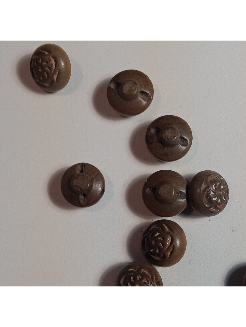 9 Hand-Carved painted Wood Buttons Floral Motif Self-Shank 15mm 1930 artisanal